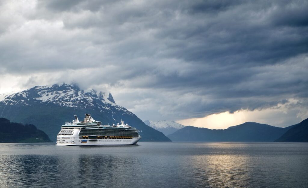 Tips for Every Traveler to Capture Stunning Alaska Cruise Pictures